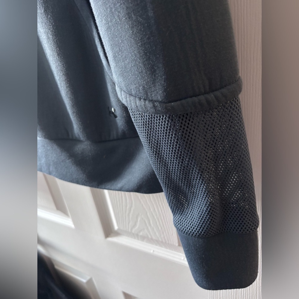 Under Armour 1/4 Zip Blue Sweater - Picture 2 of 3
